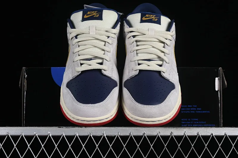 All Categories Nk SB Dunk Series Nk SB Dunk Low Low-top sneakers Foreign trade version Nk Dunk Low Rro "Old Spice" White, blue and gold SB low-top sports and leisure sneakers 304292-272